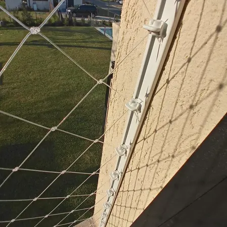 Instalación de red de protección para balcones y terrazas en Girona - KidoSafe